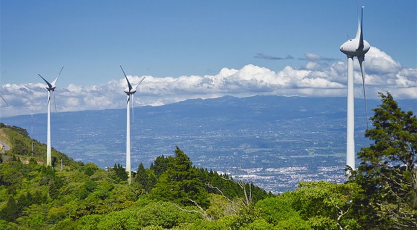 Billede af vindm�ller og gr�nt i et bjergomr�de